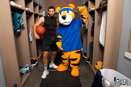 Les mecs américains sexy Jake Preston et le beau mec Shamu Azizam posent nus