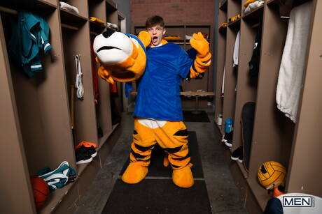 Les mecs américains sexy Jake Preston et le beau mec Shamu Azizam posent nus