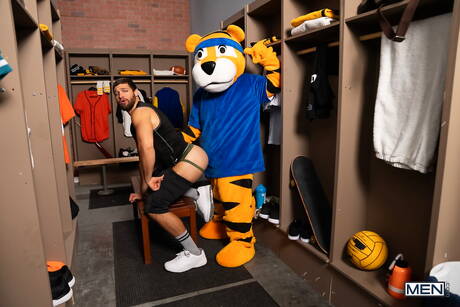 Les mecs américains sexy Jake Preston et le beau mec Shamu Azizam posent nus