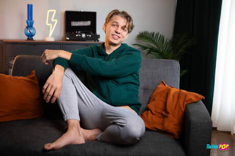 Canadese hete twink Leo Louis en de jonge Amerikaanse Andy Adler zuigen en neuken elkaar