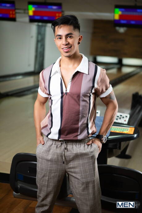 Men: Canadian strong bull Malik Delgaty and chilean muscular Angel Santana fuck after blowjob