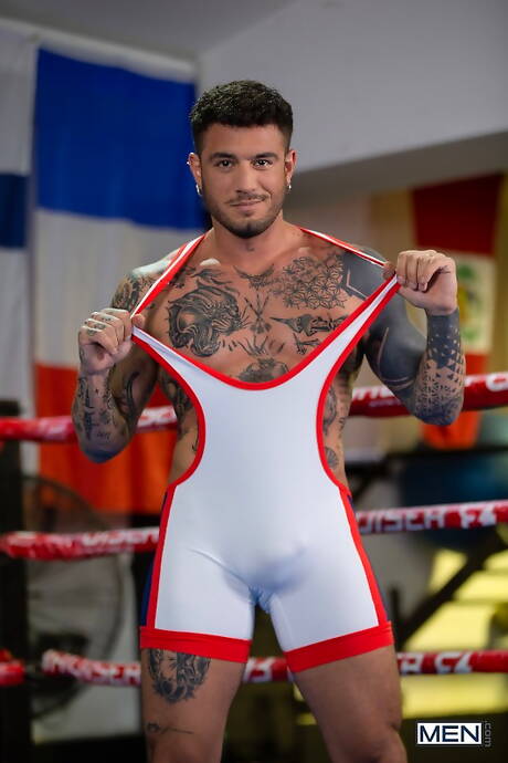 Men: American muscular Alex Ink and  Jolian shows a well-build body