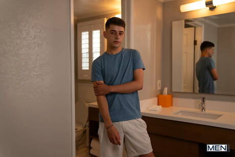 Der junge Amerikaner Joey Mills und der britische Bodybuilder Joel Hart in heißer homosexueller Action