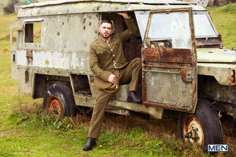 English beefcake Paddy Obrian and spanish well-built Allen King love each other outdoor