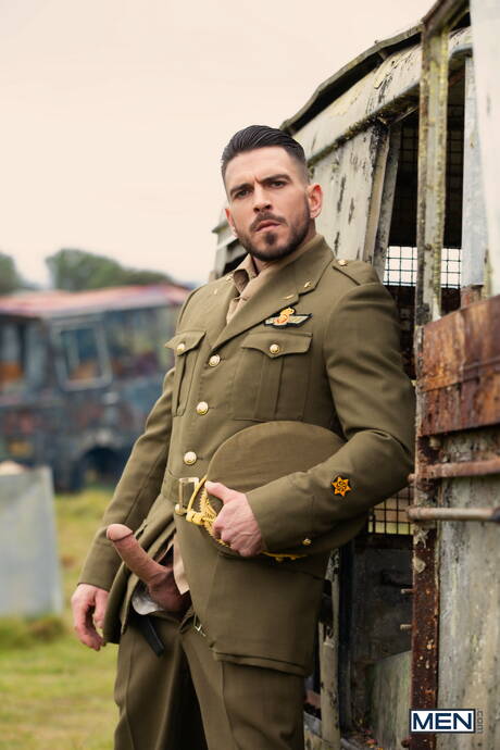 Der englische Muskelprotz Paddy Obrian und der gut gebaute Spanier Allen King lieben sich im Freien