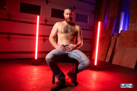 美國肌肉發達的查克·康拉德和爸爸蛋糕互相吸吮和操弄