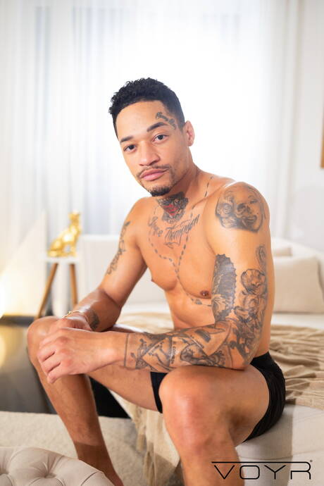 Beefcake Matt Ellis and superstud Sonny Blonde fuck ass after interracial sucking