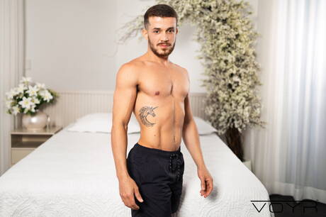 Superhengst Tom und der bullige Latino Dick Luiz ficken nach dem Blowjob in den Arsch