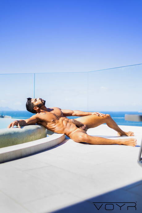 De knappe Andy Rodrigues en de sexy jongen Gael hebben goede seks bij het zwembad