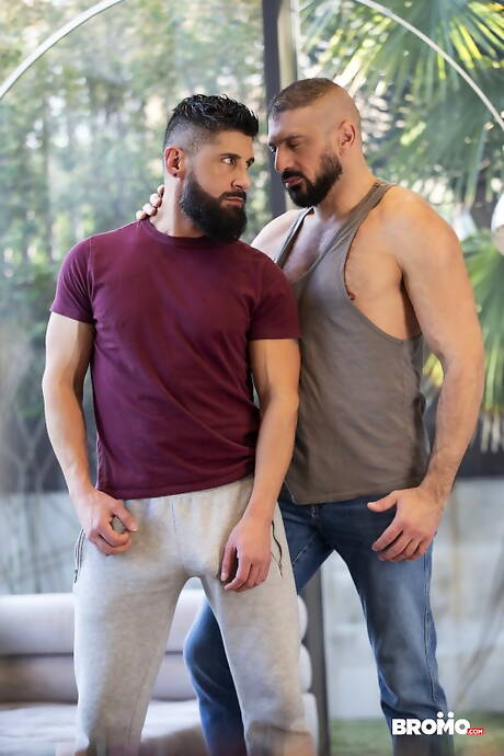 Der amerikanische Muskelprotz Justin Jett und der italienische Hot Bear Marco Napoli zeigen einen perfekten Körper