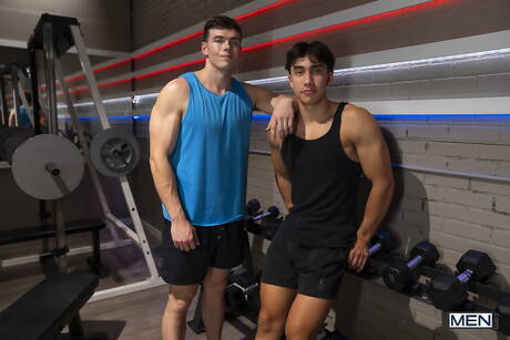 American bodybuilder Clark Reid and latin hunk Cameron Neuton shows a strong body