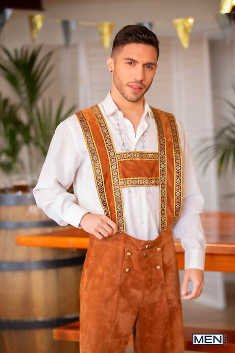 Der attraktive Engländer Paddy Obrian und der lateinamerikanische Superhengst Lance Luciano beim heißen Analsex