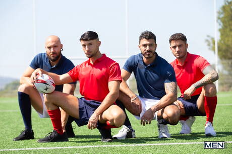 Men: 아름다운 소년 로보 카레이라와 아름다운 남자 졸리안이 서로 사랑한다