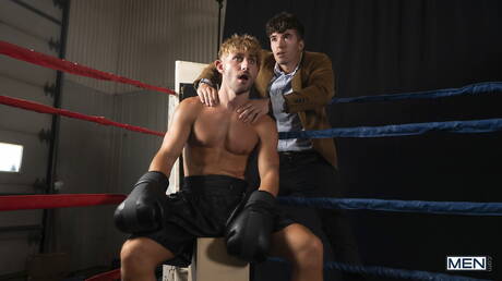 Muskularny Trent King i dobrze zbudowany Jackson Cooks w czarno-białym seksie