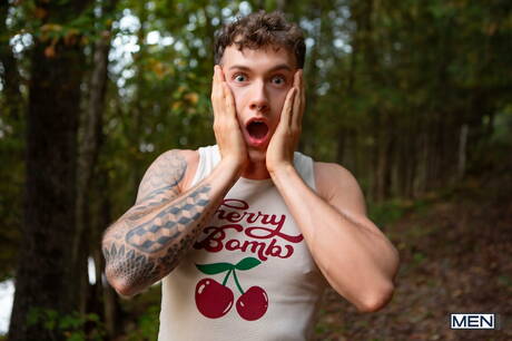 Beefy Marcus Mcneil and hunk Finn August sucking and fucking each other outside