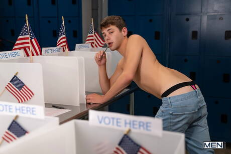 Les beaux mecs américains Joey Mills et l