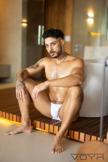 O atraente garoto Markin Wolf e o lindo Gabriel Antonio fazem um bom sexo anal no banho