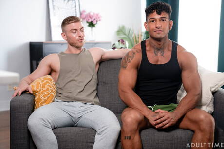 American muscular Matthew Ellis and canadian bodybuilder Kenzo Alvarez have a hot couple scene