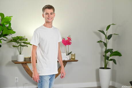 Two american dudes twink Trevor Harris and superstud Johnny Donovan have a hot couple sex in hot shower