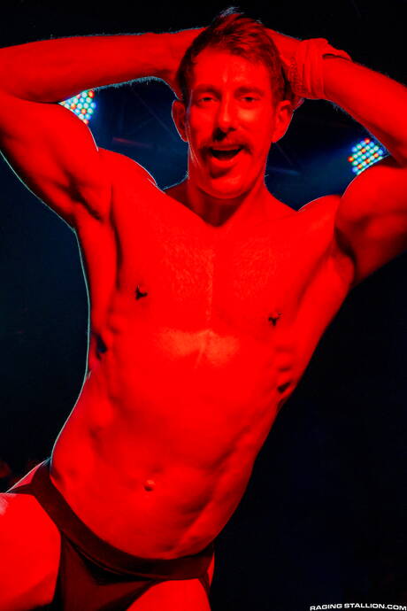 Portuguese mature bear Sir Peter and american mature bear John Thomas have a good anal sex