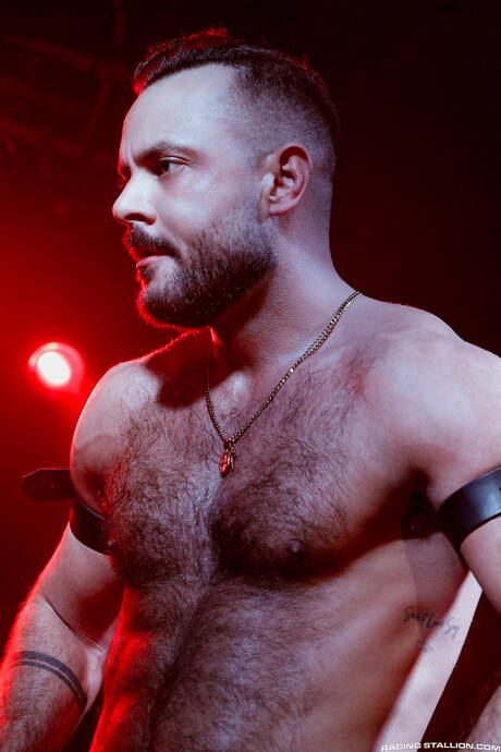 Portuguese mature bear Sir Peter and american mature bear John Thomas have a good anal sex