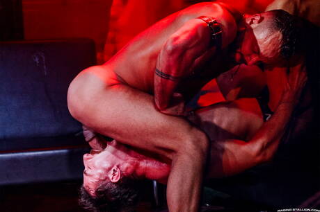 Portuguese mature bear Sir Peter and american mature bear John Thomas have a good anal sex