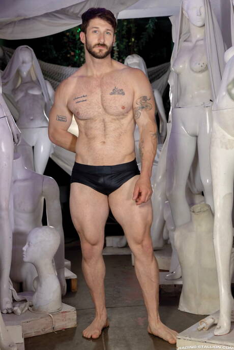 ゴージャスな男ニコラス・ライダーと美しい男タナー・ヴァレンティノが熱い同性愛シーンに出演