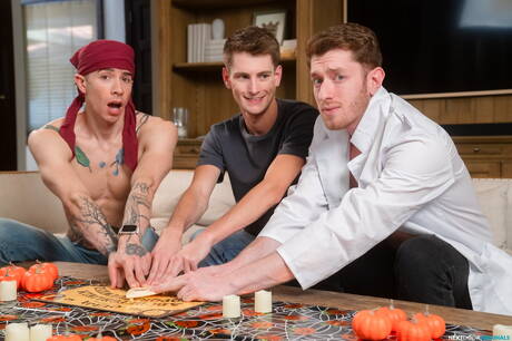 ホットな男たち、ヴィンセント・オライリー、トレバー・ハリス、ジェイク・クレリンは互いに愛し合っている