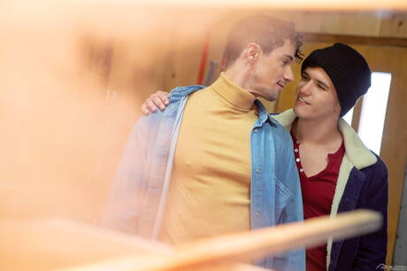 Canadian hunky guy Skyy Knox and american pretty boy Maverick Sun have a hot sex