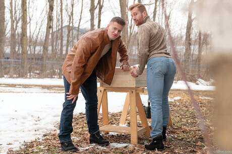 French otter Olivier Robert and canadian muscular Clark Delgaty fuck after dick sucking outside