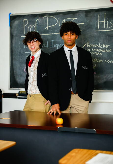 Seksowni chłopcy Dillon Diaz, Asher Day i Tony Genius w międzyrasowym seksie grupowym