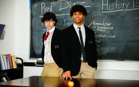 Seksowni chłopcy Dillon Diaz, Asher Day i Tony Genius w międzyrasowym seksie grupowym