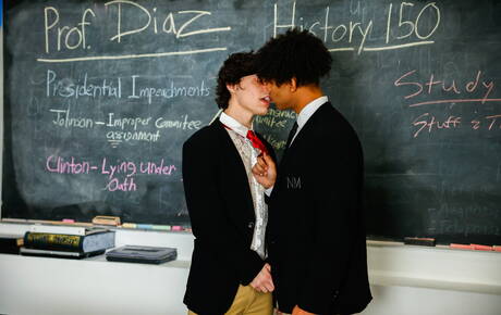 Seksowni chłopcy Dillon Diaz, Asher Day i Tony Genius w międzyrasowym seksie grupowym