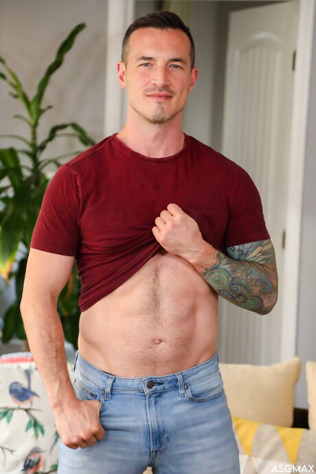 Pretty american boys muscular Derek Kage and beefcake Johnny Donovan in hot ass bang