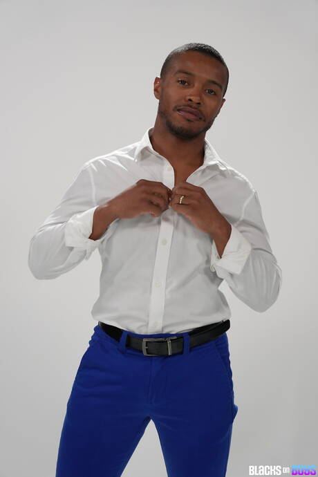 Il bel ragazzo americano muscoloso Jake Waters e lo stallone Kane Fox fanno sesso interrazziale