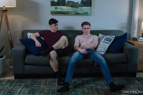 Disruptive Films: Os gostosos americanos musculosos Jay Tee e o musculoso Aiden Ward têm uma cena de casal quente