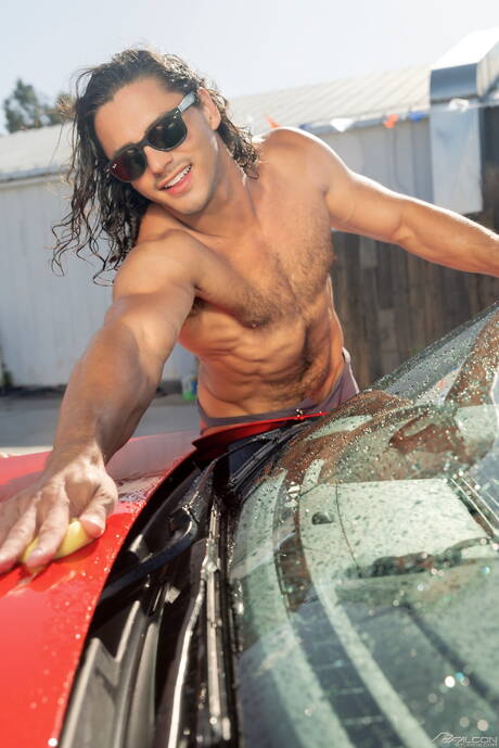 Falcon Studios: American hunk Luca Del Rey and british bodybuilder Mrdeepvoice in hot ass bang in the pool