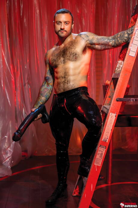 Fisting Central: Pretty american guys tough guy Devin Franco and hairy bear Drew Valentino in bdsm sex scene