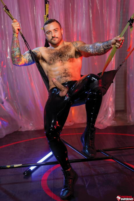 Pretty american guys tough guy Devin Franco and hairy bear Drew Valentino in bdsm sex scene