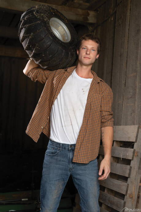 Latin husky guy Rocky Vallarta and canadian young boy Benjamin Blue fuck ass after sucking dick outside