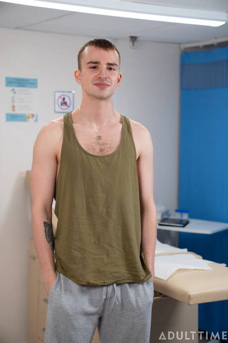 加拿大小夥Leo Louis和加拿大小夥Ryan Jacobs在跨種族吸吮後操弄屁股