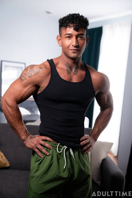 Latin muscular Kenzo Alvarez and american bodybuilder Matthew Ellis in hot ass bang