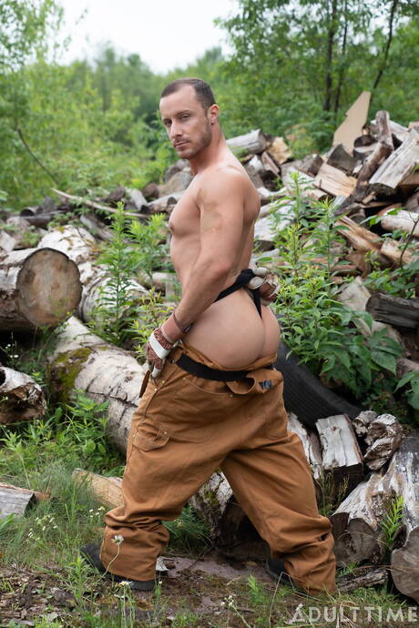 スタッドのザック・マッケイとタフガイのティト・パトロンが屋外でフェラしたりセックスしたりしている