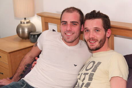 華麗的夥伴 Fraser Jacs 和迷人的男孩 Brian Lost 進行肛交