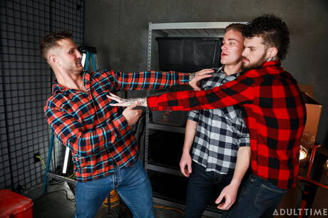 Adult Time: Shameless guys Hatler Gurius, Blain Oconnor and Jonathan Taylor in hot groupsex