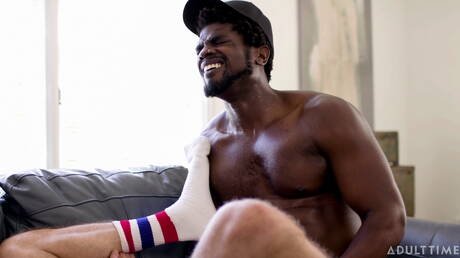 Jerk Buddies: Pretty american boys hunky guy Devin Trez and hunky guy Damien White in black on white love