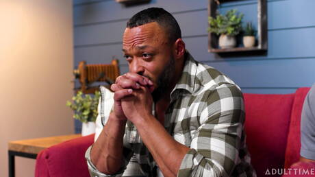 Dois garotos americanos bem constituídos, Dillon Diaz e o musculoso Ty Santana, fodem a bunda depois de chupar um pau