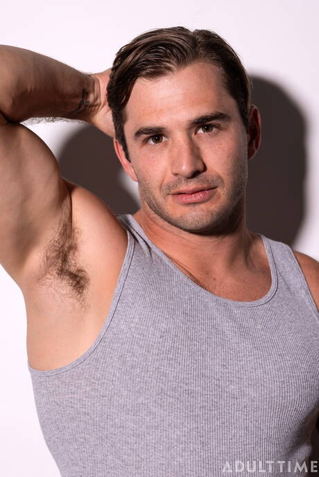 Stud Nathan Bronson rukt af