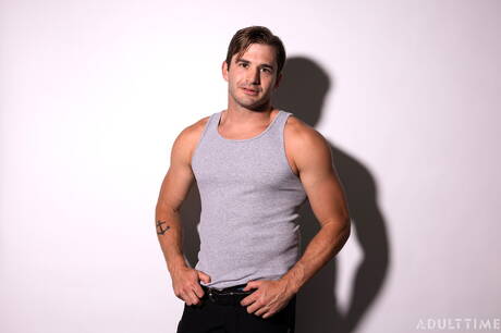 Stud Nathan Bronson rukt af