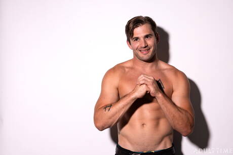 Stud Nathan Bronson rukt af